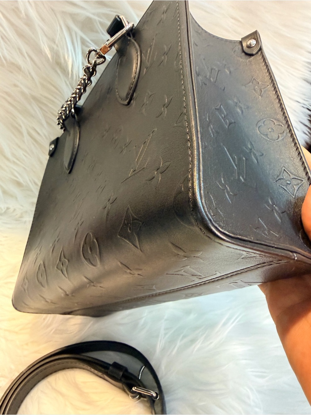 Louis Vuitton Black Leather Monogram Embossed On The Go PM with 2 straps - Picture 6 of 16